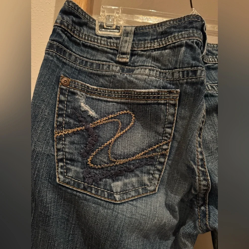 Tuesday Silver Jeans Dark Blue Distressed Straight/Flare Leg Women's Jeans - Picture 9 of 13
